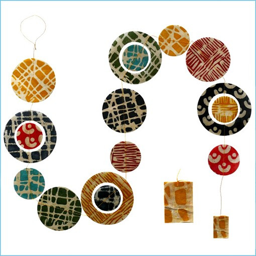 LLA631-Kumiko Traverse Batik Garland